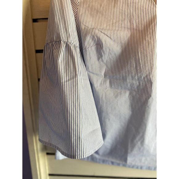 Banana Republic women’s blouse size Small v neck bell sleeves pinstripe light wt - Picture 3 of 6
